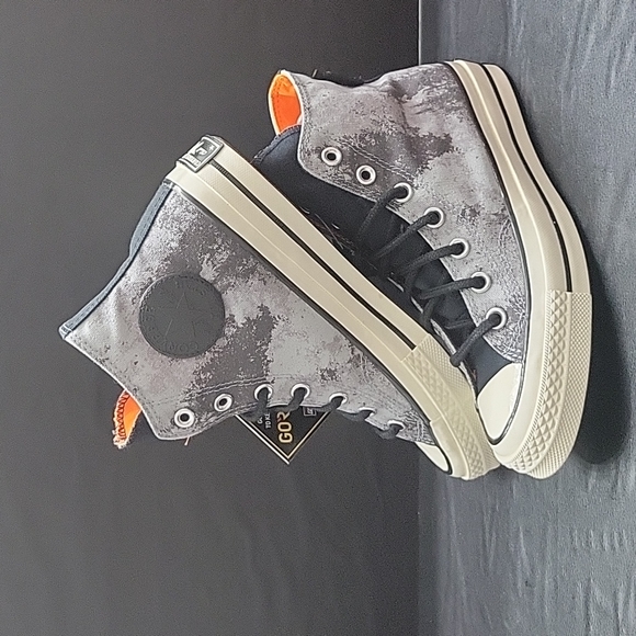 Converse High Top Brand new. - Picture 2 of 14